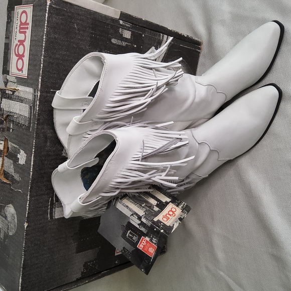 dingo Shoes - NIB vintage Dingo cowgirl cowboy boots white leather fringe 18246 6
